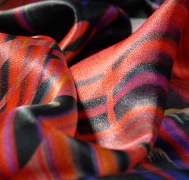 Satén abstraktní vzor fantazie barev fialovočervený