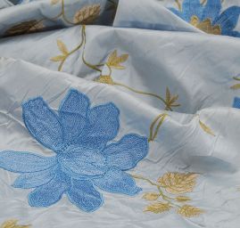 Šantungové hedvábí výšivka květů modrý II.jakost