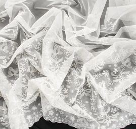 Krajka bordurová  výšivka na tylu slonová kost