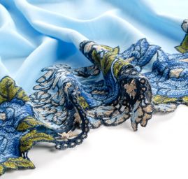 Bavlněná letní látka s výšivkou modrá/modrá