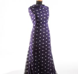 Viskozová šatová látka se vzorem ornamentů 