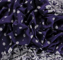 Viskozová šatová látka se vzorem ornamentů 