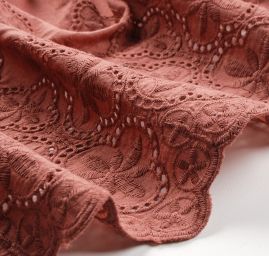 Krajka madeira vzor drobné květy pastel hnědá