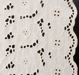 Krajka madeira celoplošná výšivka velký květ krémová