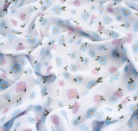 Viskozová šatová látka květy fialovomodré na bílé