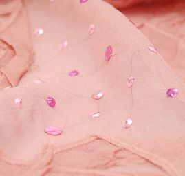 Hedvábný šifón s aplikacemi květů 