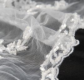 Krajka tyl bordurová výšivka rokajl/korálky bílá