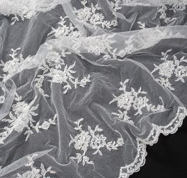 Krajka tyl bordurová výšivka rokajl/korálky bílá