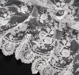 Krajka výšivka na tylu rokajl/perličky/flitry bílá