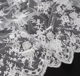 Krajka výšivka na tylu rokajl/korálky bílá