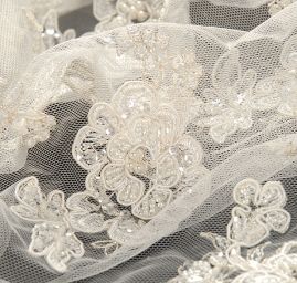 Krajka výšivka na tylu/korálky/flitry/rokajl smetanová