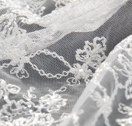 Bordurová krajka výšivka na tylu bílá barokní motiv