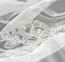 Efektní krajka stříbrná výšivka na tylu perličky