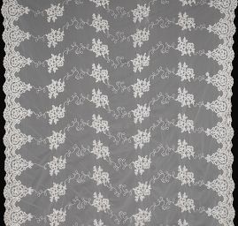 Efektní krajka stříbrná výšivka na tylu perličky