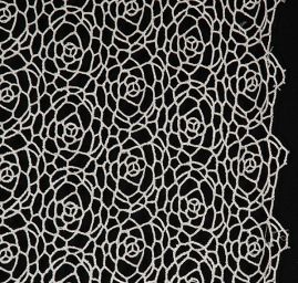 Efektní hrubá krajka motiv růží slonová kost