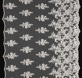 Efektní bordurová krajka na tylu slonová kost