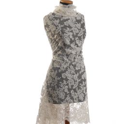 Krajka výšivka na tylu květinový motiv slonová kost