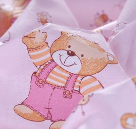 Bavlněná látka medvídci/včelky růžová