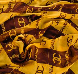 Hedvábný šifon geometrický vzor okrová/hnědá