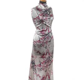 Hedvábný satén květinový motiv japonská višeň