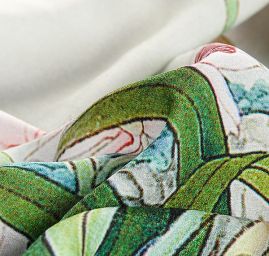 Hedvábný satén květinový motiv