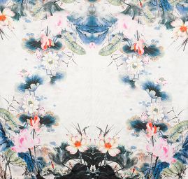 Hedvábný satén květinový motiv leknín