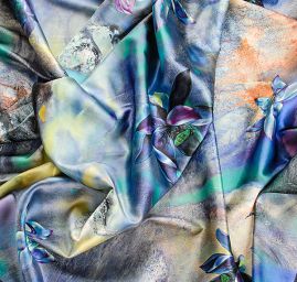 Hedvábný satén květinový motiv