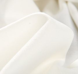 Středně sílný uplet matný povrch slonová kost 