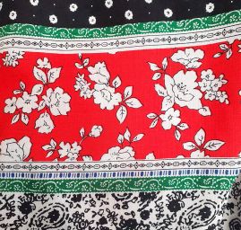 Viskozová šatová látka tisk květy a paisley vzor