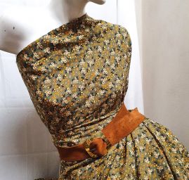 Viskozová šatová látka tisk malé květy olivová