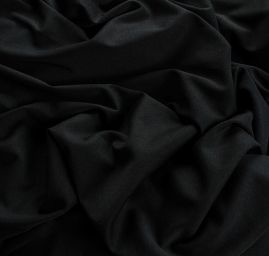 Úplet vyšší gramáže temně černé barvy