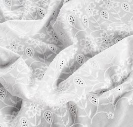 Madeira vyšívaná látka vzor květy a listy bílá II.jakost