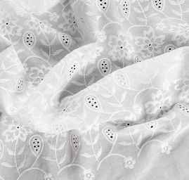 Madeira vyšívaná látka vzor květy a listy bílá II.jakost