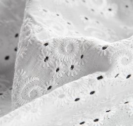 Madeira vyšívaná látka vzor spirála květy bílá II.jakost