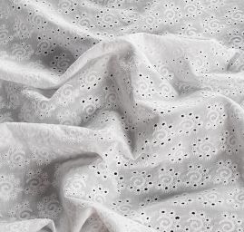 Madeira vyšívaná látka vzor spirála květy bílá II.jakost