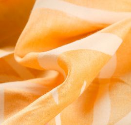 Viskozová látka na šaty s velkým květem