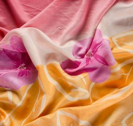 Viskozová látka na šaty s velkým květem