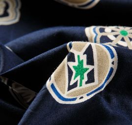 Bavlněné plátno tmavě modré s ornamentem