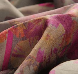 Bavlněná látka etamín květy vínová/hnědá