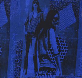 Úplet postavy v barvách modročerné