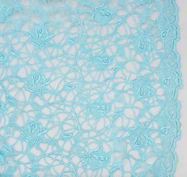 Efektní krajka síť protkaná růžemi tyrkysové barvy