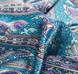 Satén nepružný motiv ornamentu modrý/fialový