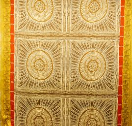 Satén nepružný motiv ornamentu žlutý/hnědý