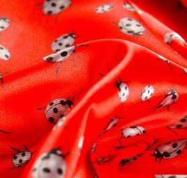 Atlas satén berušky malé červené