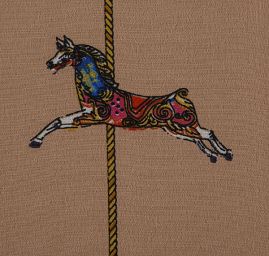 Šifon jemný se vzorem koníků a proužků pudrový