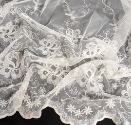 Efektní bordurová krajka květinový motiv slonová kost