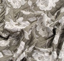 Žakárová látka květinový vzor olivovobílá