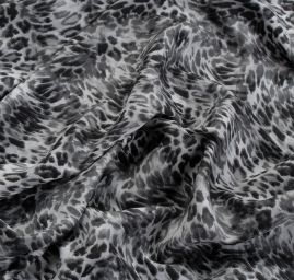 Viskozová šatová látka zvířecí motiv černá