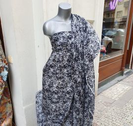 Viskozová šatová látka zvířecí motiv černá