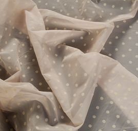 Organza vzor puntík růžová